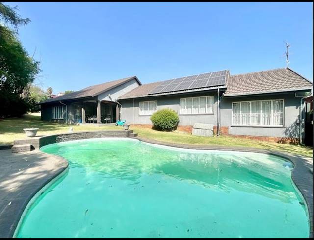 6 BEDROOM HOUSE FOR SALE IN MULBARTON